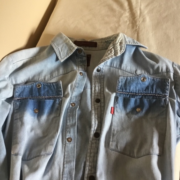 Levi’s Red Tab Denim Shirt - Picture 8 of 8